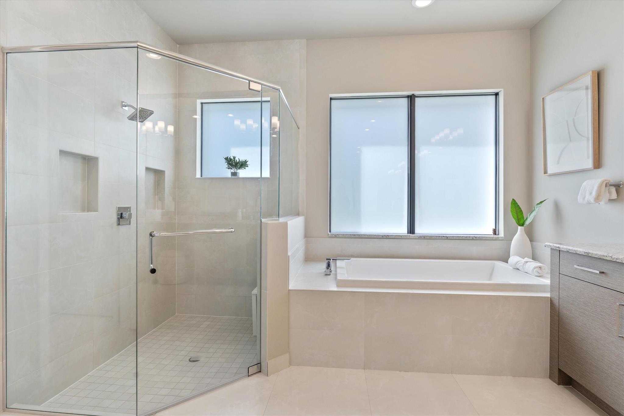 17076 Rainbow Falls Trail