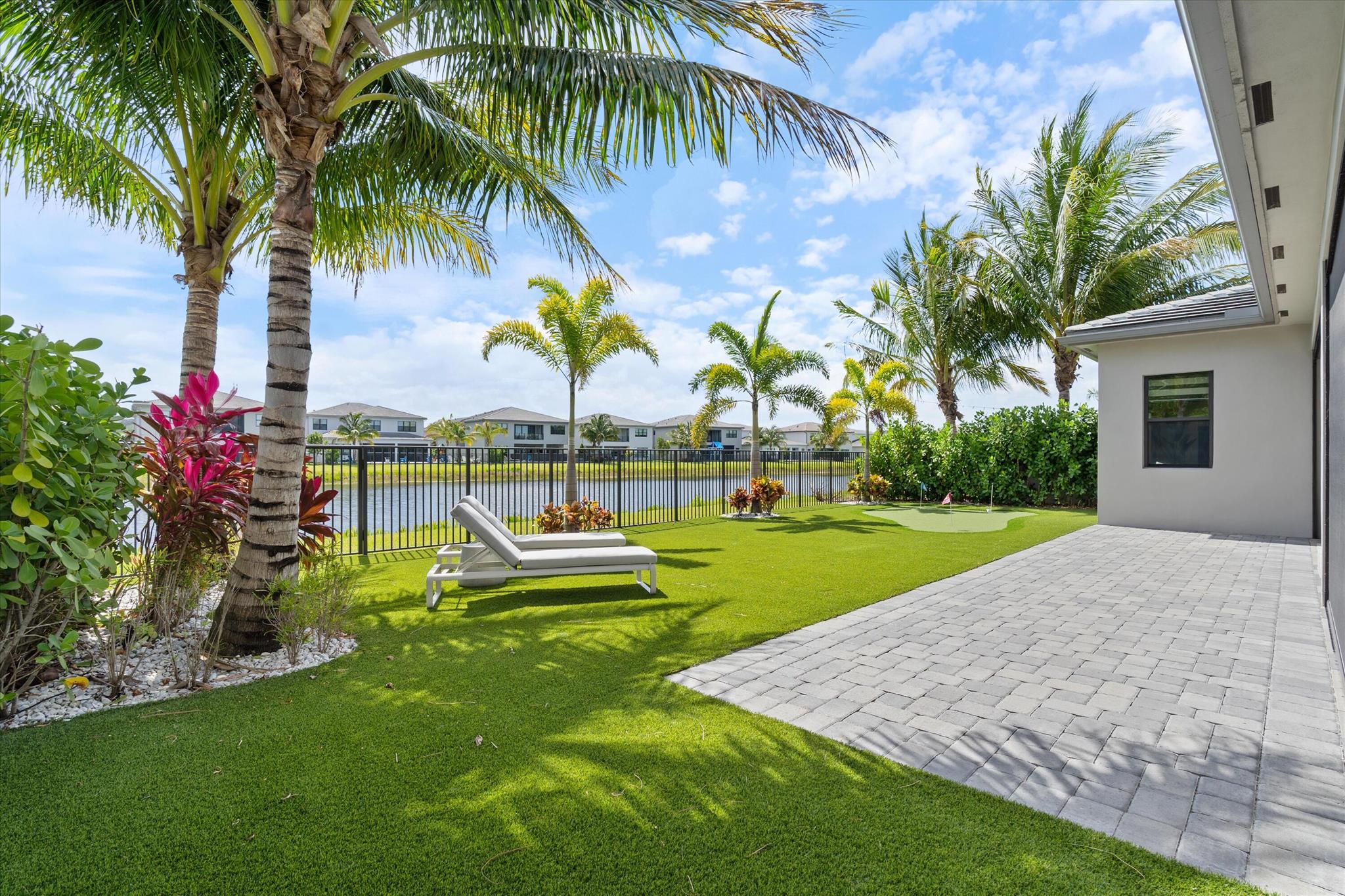 17076 Rainbow Falls Trail