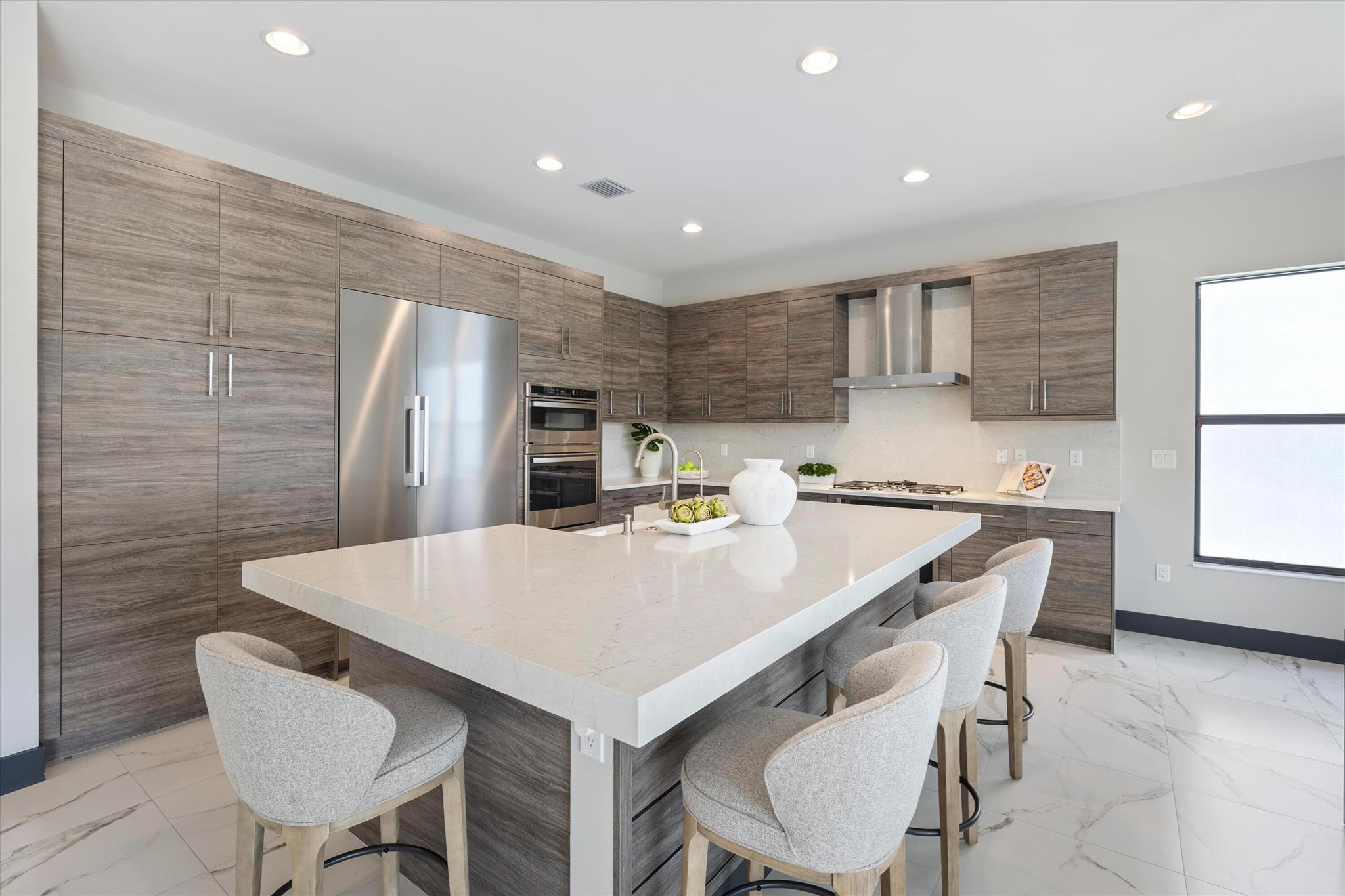 17076 Rainbow Falls Trail