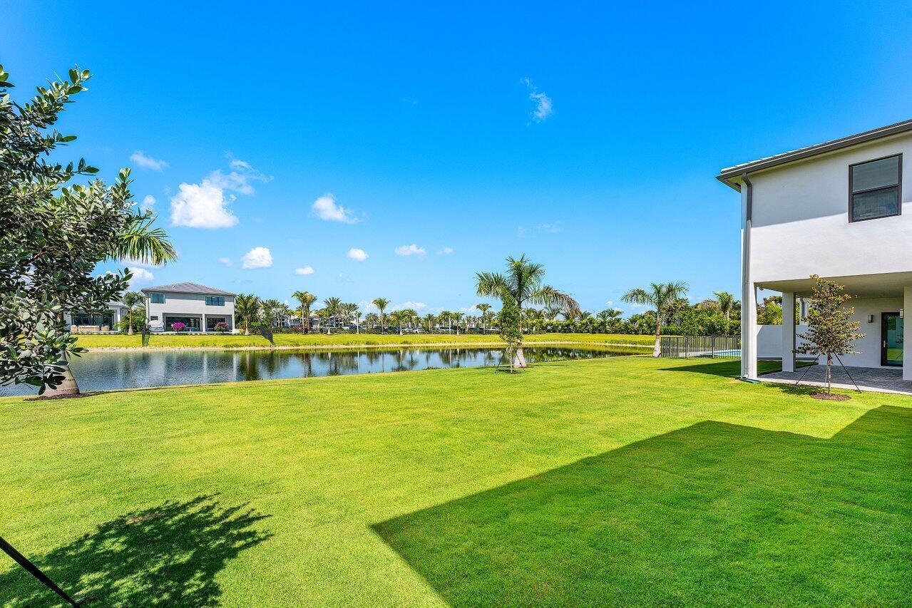 20407 Southernwood Avenue