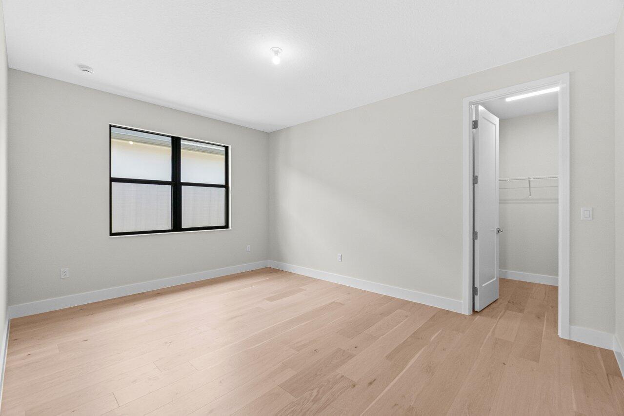 20407 Southernwood Avenue