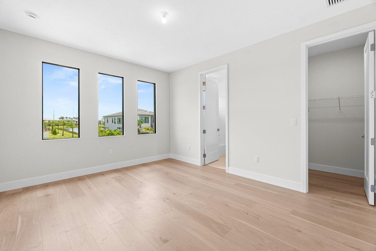 20407 Southernwood Avenue