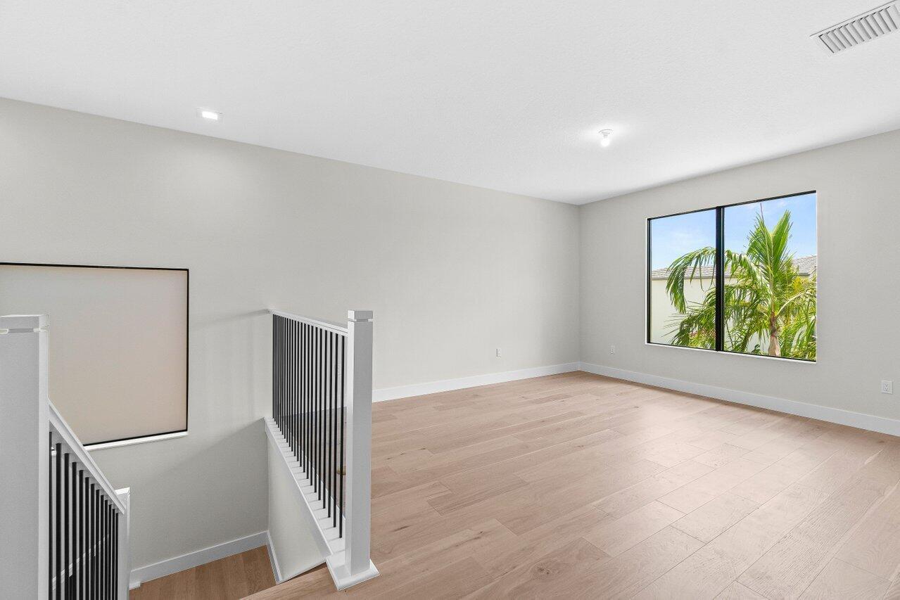 20407 Southernwood Avenue