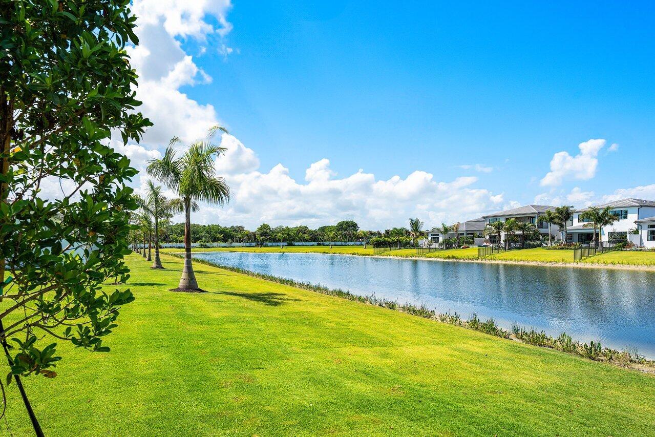 20407 Southernwood Avenue