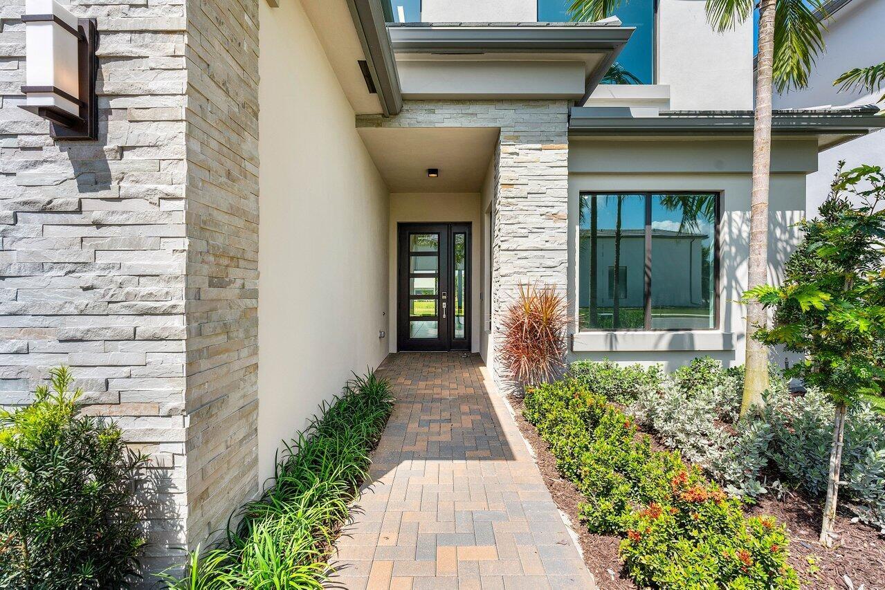 20407 Southernwood Avenue