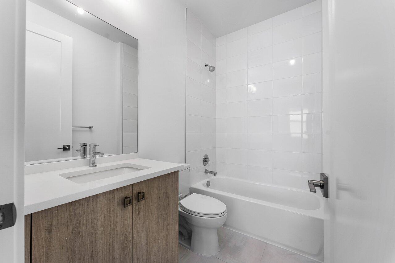 20407 Southernwood Avenue