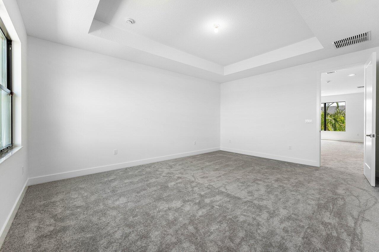 20407 Southernwood Avenue
