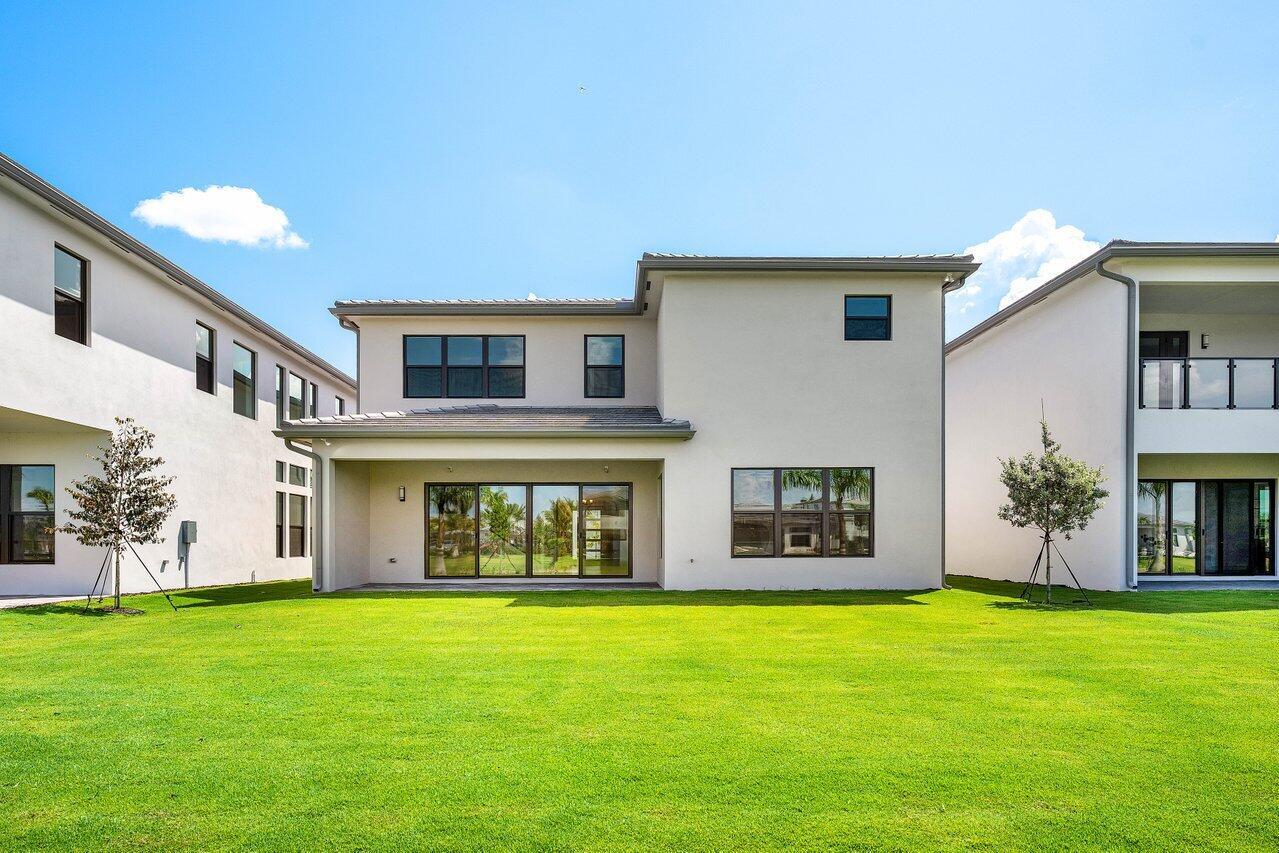 20407 Southernwood Avenue