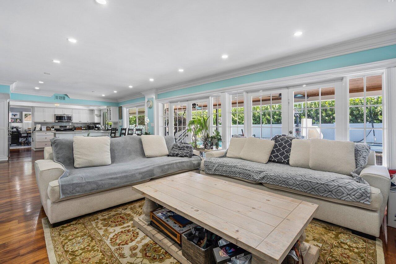 900 SW 16th Street