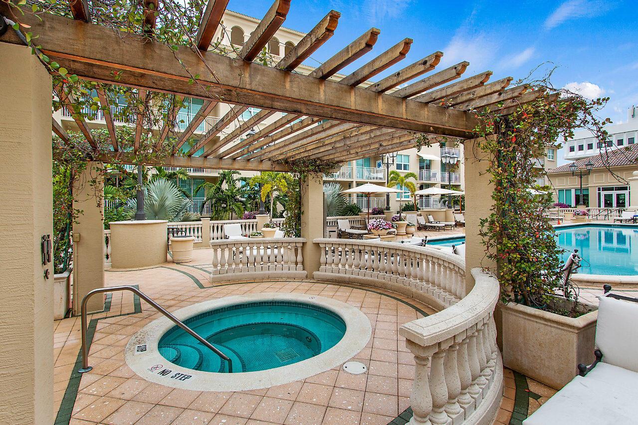 99 SE Mizner Boulevard Ph 22