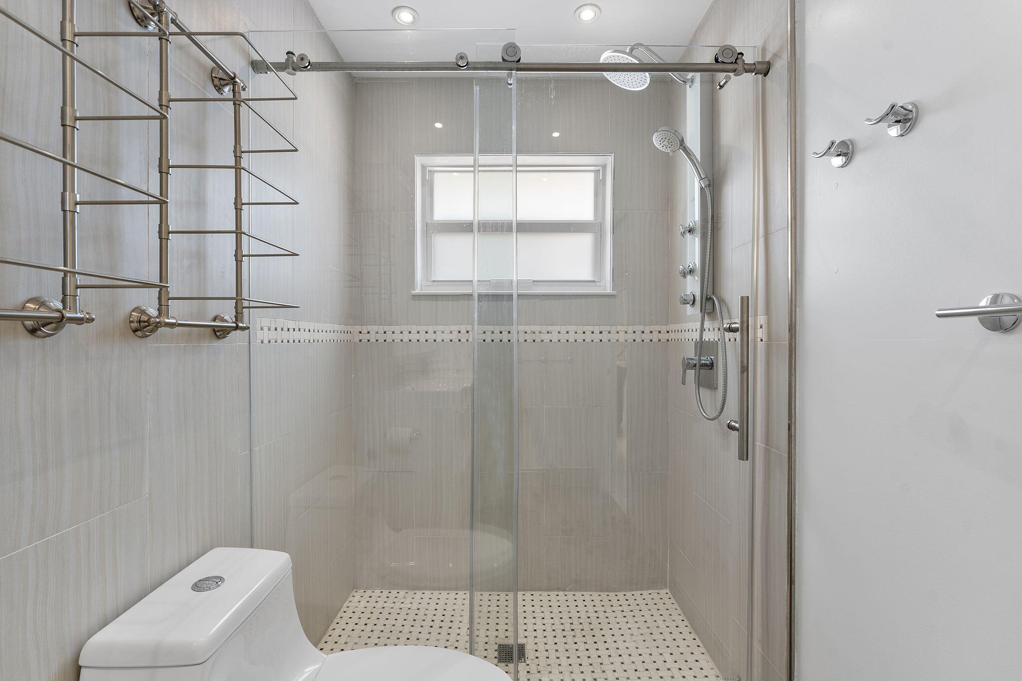 1347 NE High Point Way Way NE D