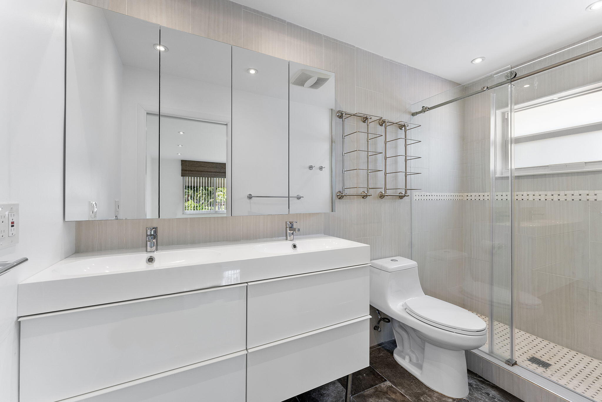 1347 NE High Point Way Way NE D