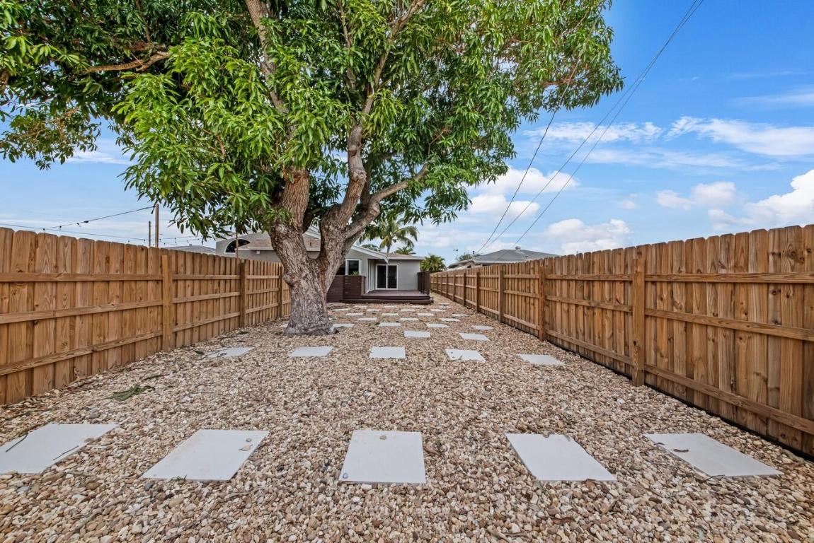 526 W Perry Street A, Lantana