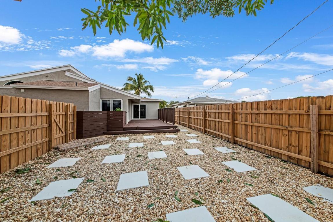 526 W Perry Street A, Lantana