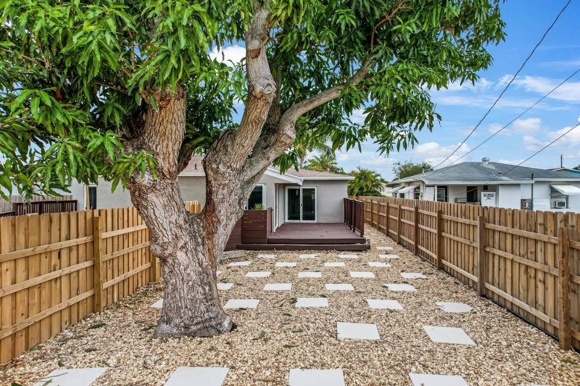 526 W Perry Street A, Lantana