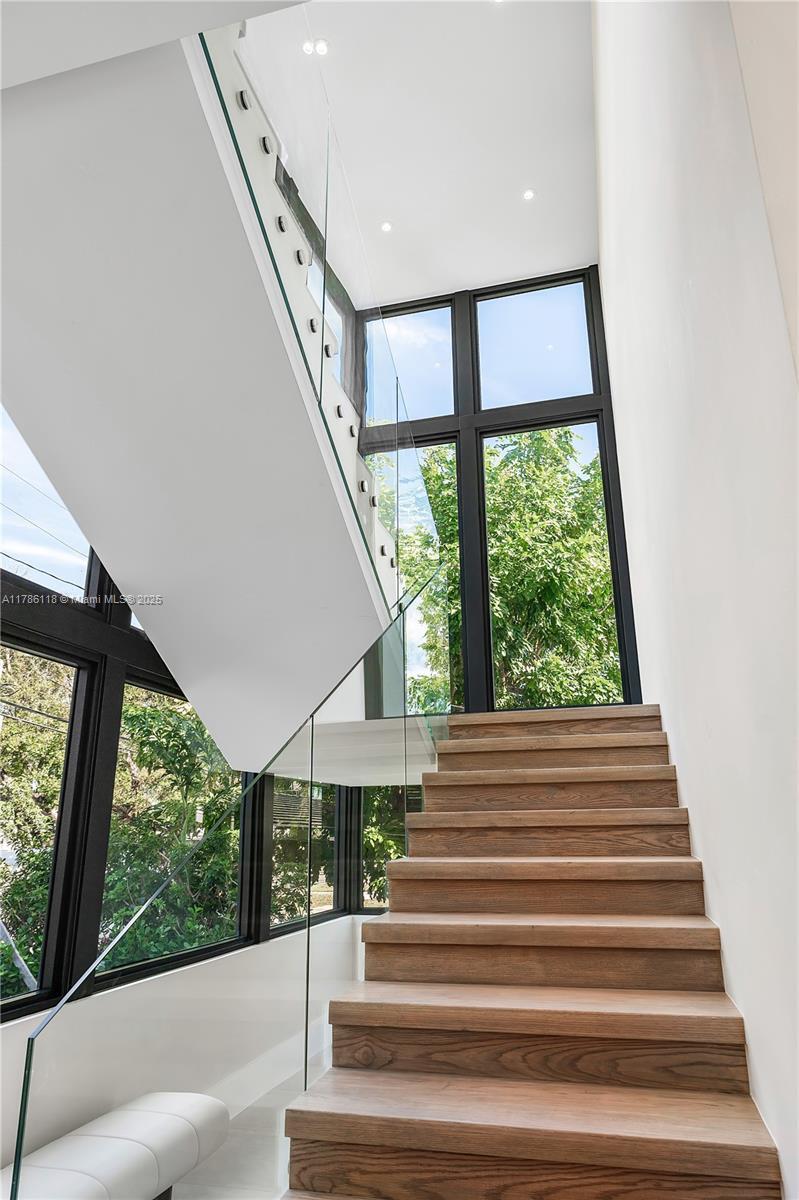 2320 NE 49th Street
