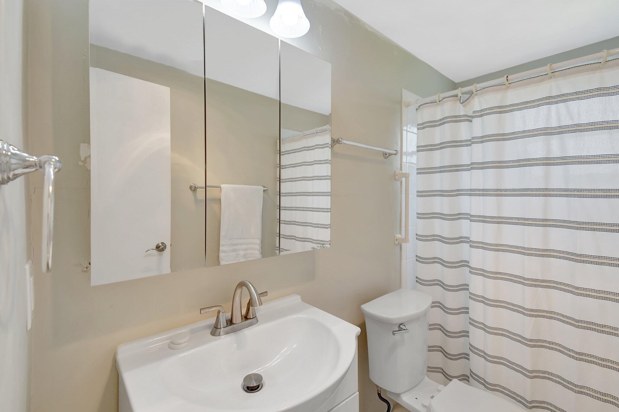 2131 NE 42nd Court 107e