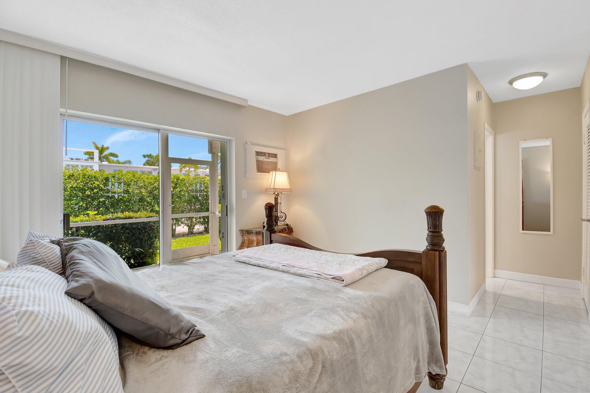 2131 NE 42nd Court 107e