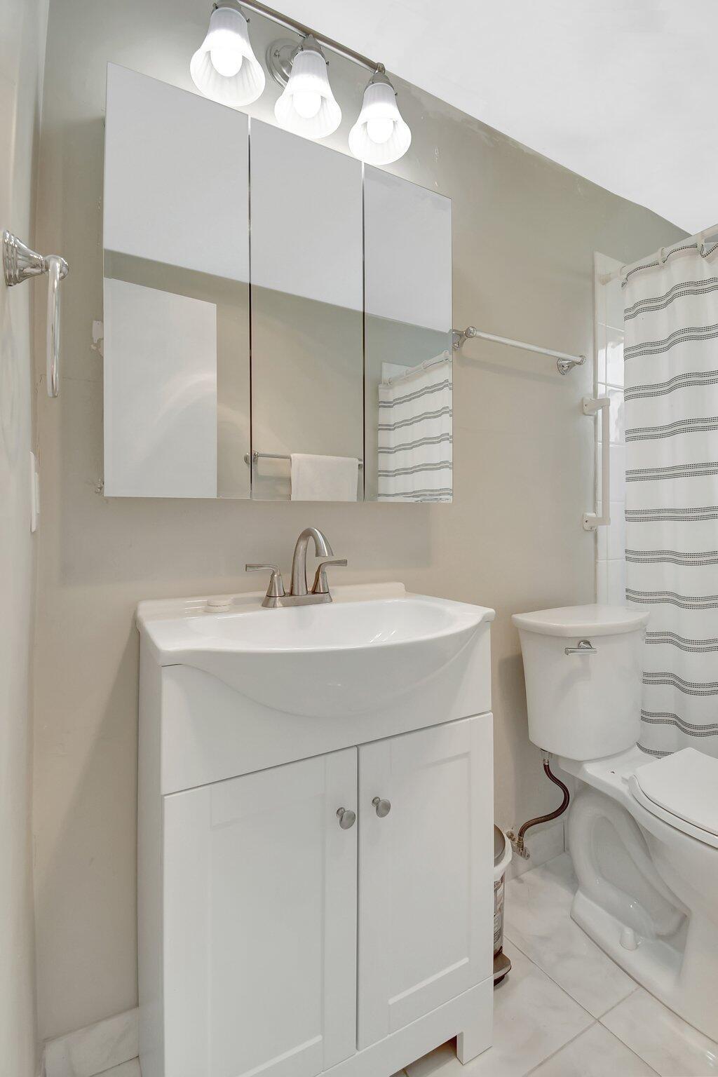 2131 NE 42nd Court 107e