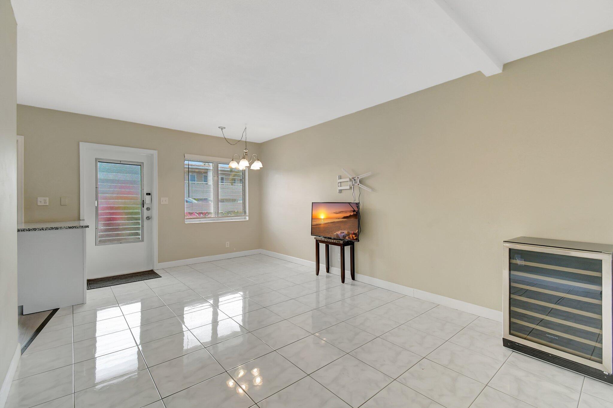 2131 NE 42nd Court 107e