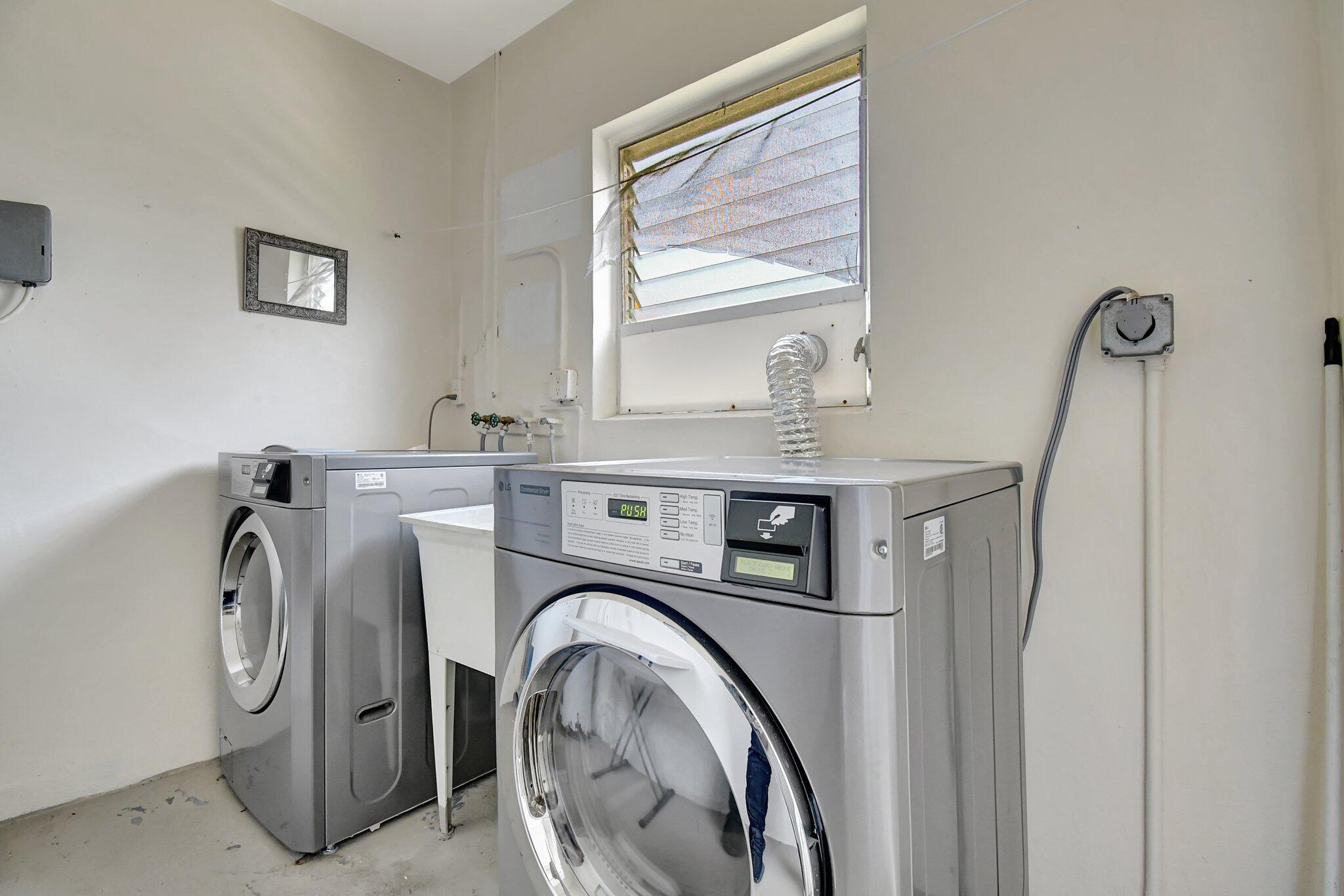 2131 NE 42nd Court 107e