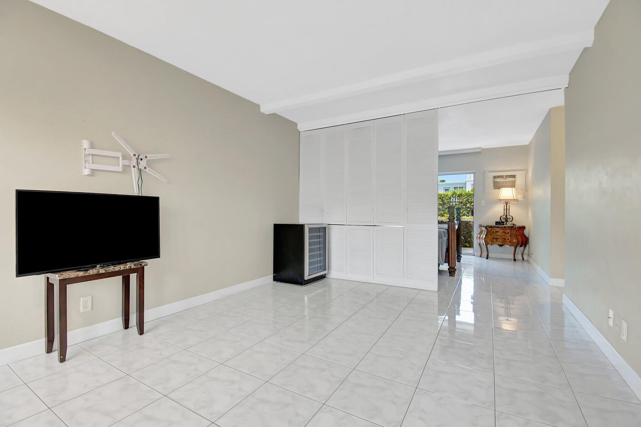 2131 NE 42nd Court 107e