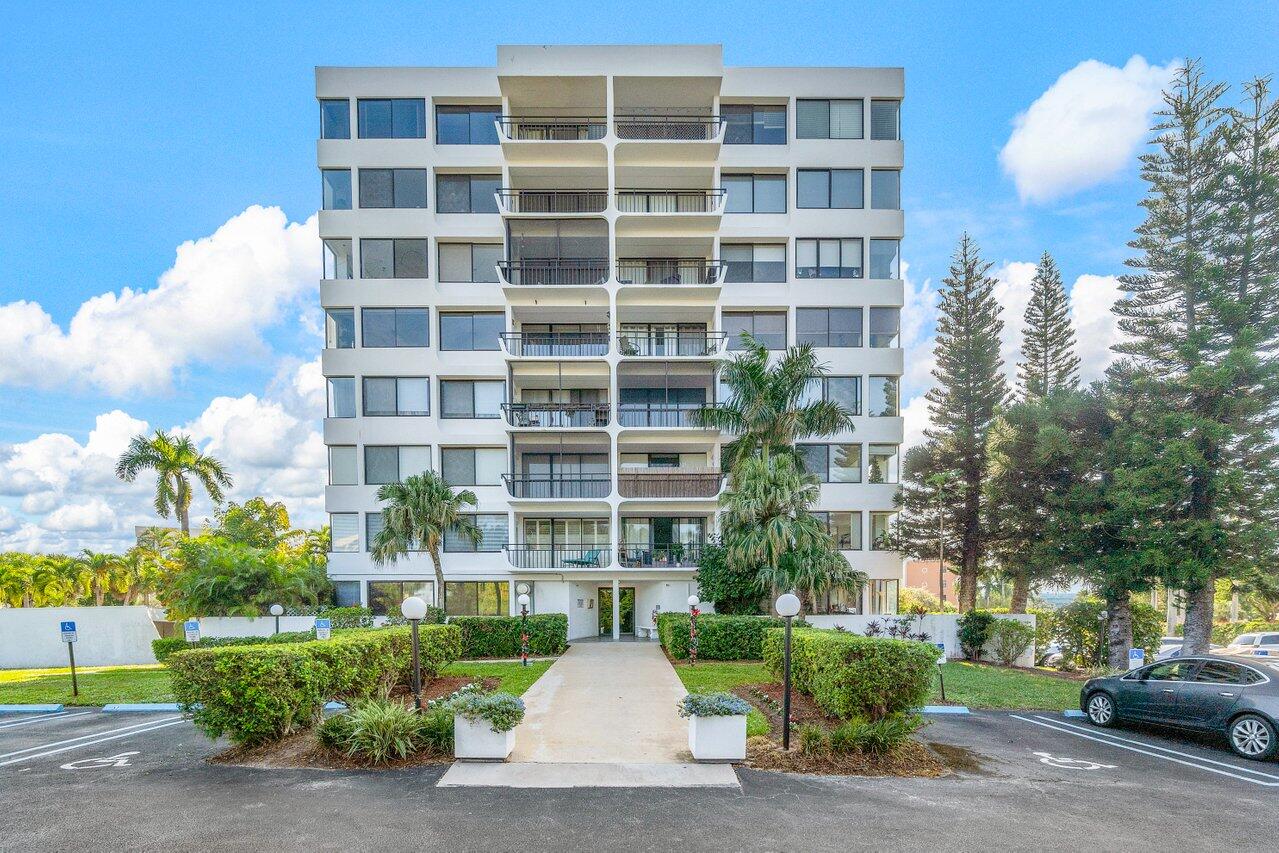1500 Presidential Way 204