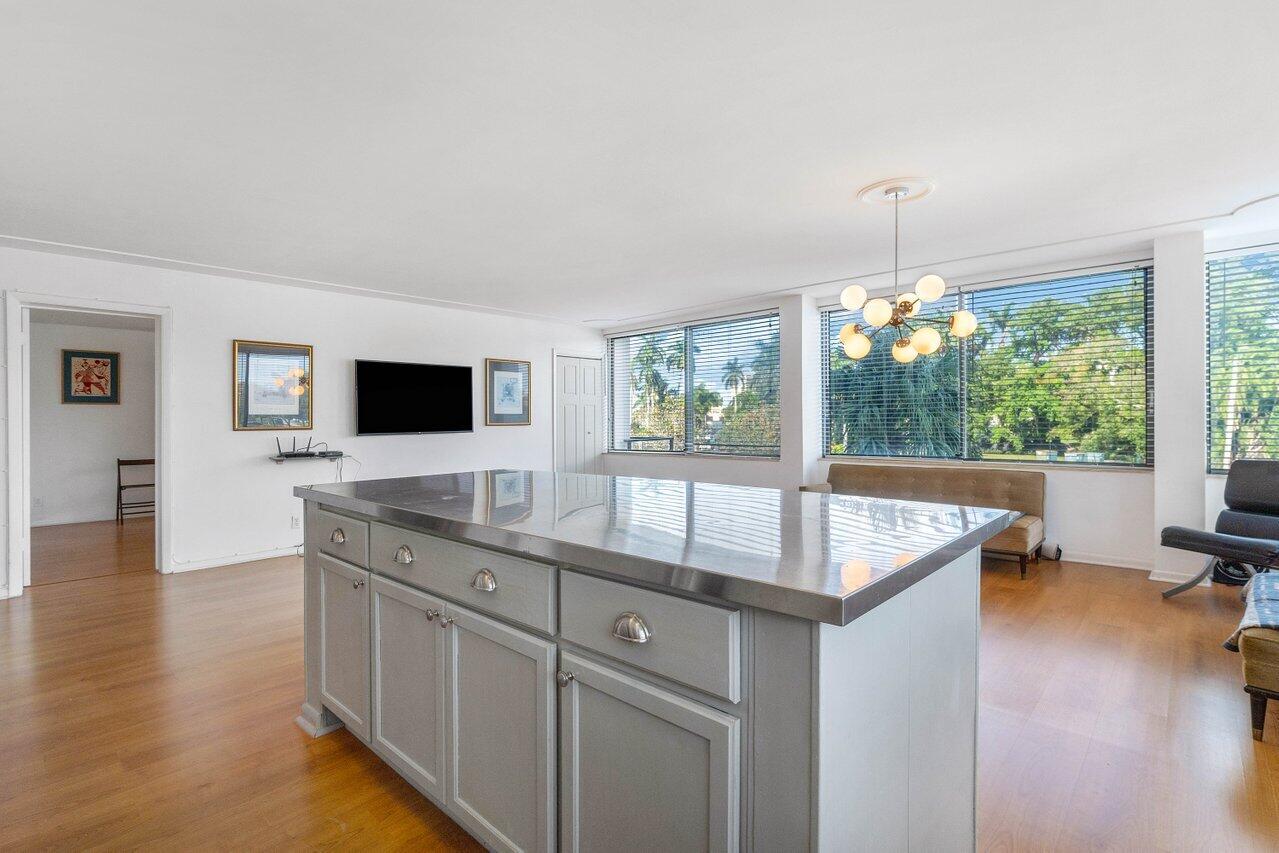 1500 Presidential Way 204