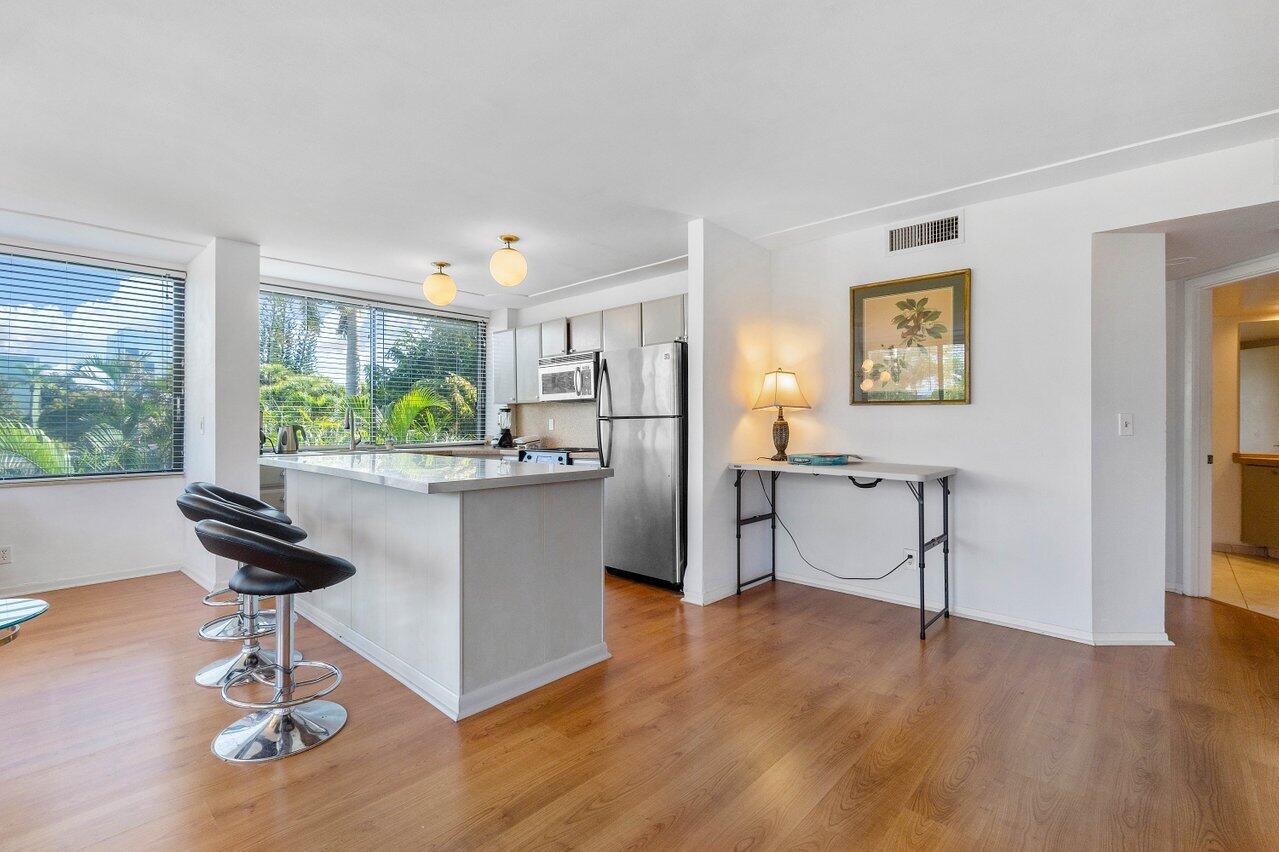 1500 Presidential Way 204