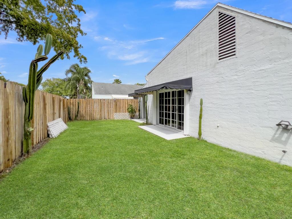 800 NW 22nd Court, Delray Beach