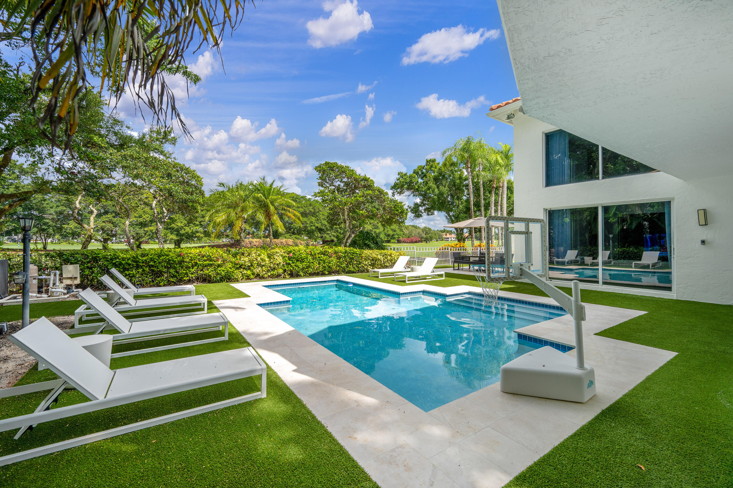 5607 NW 24th Terrace