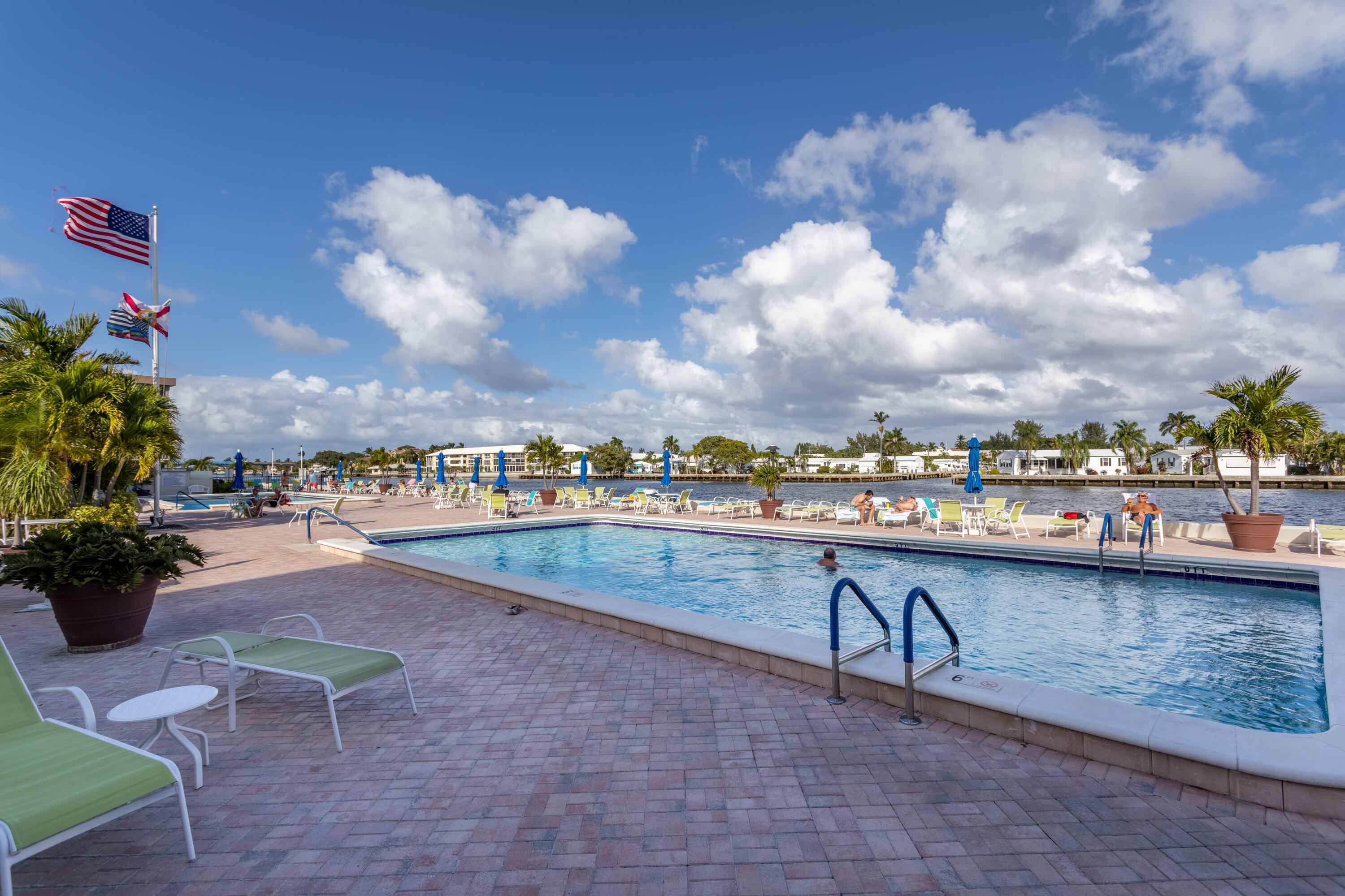 2012 S Federal Highway 301