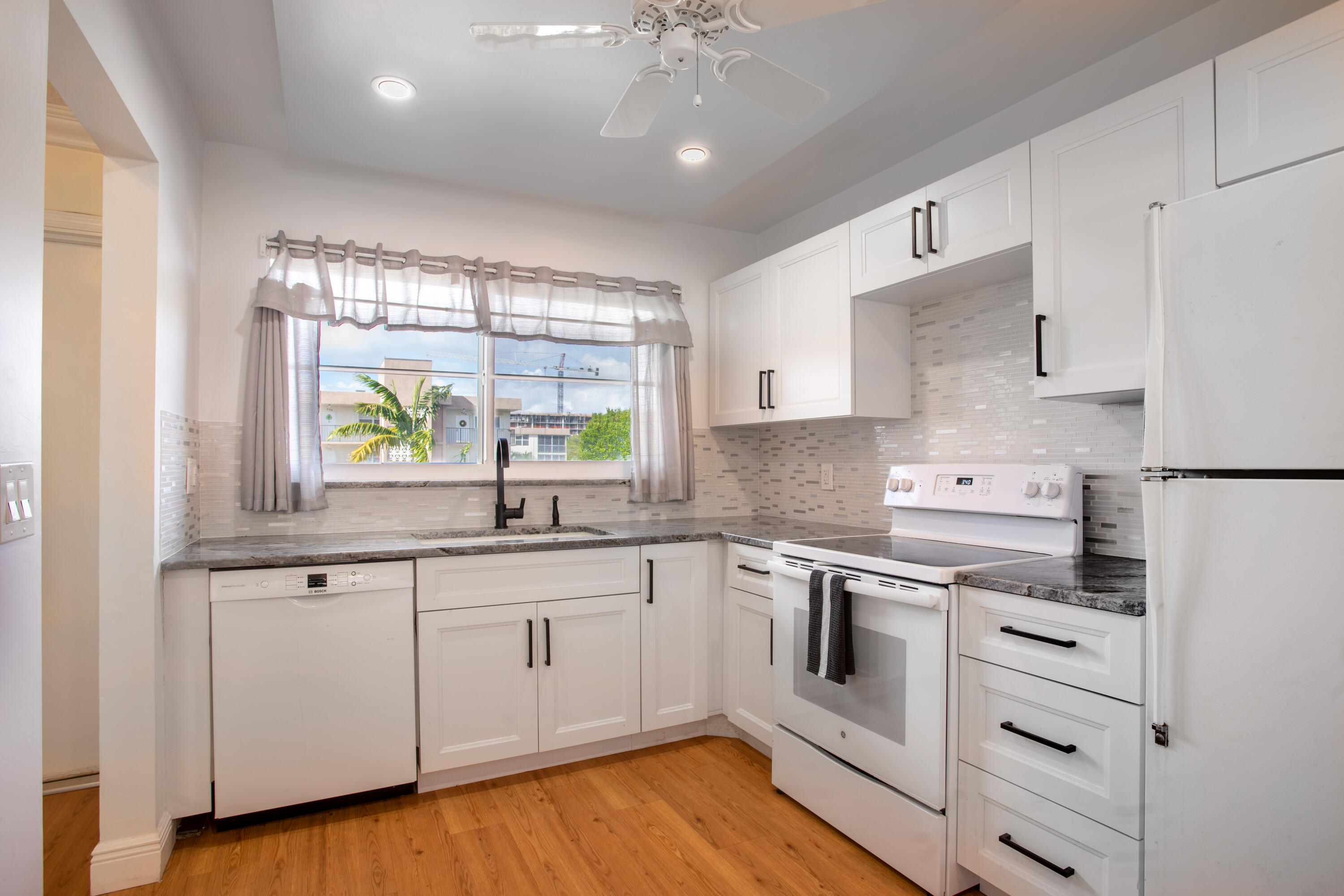 2012 S Federal Highway 301