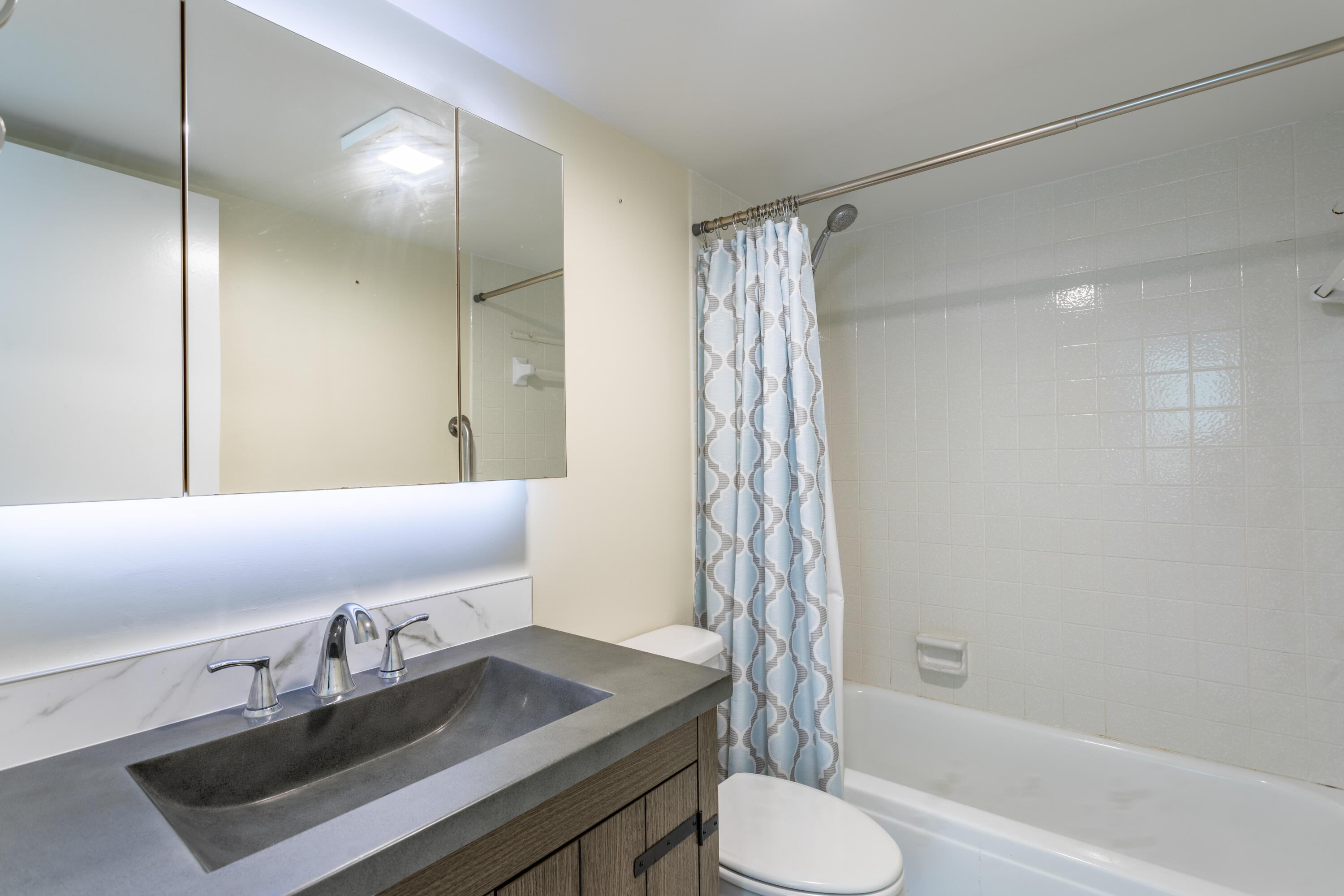 2012 S Federal Highway 301