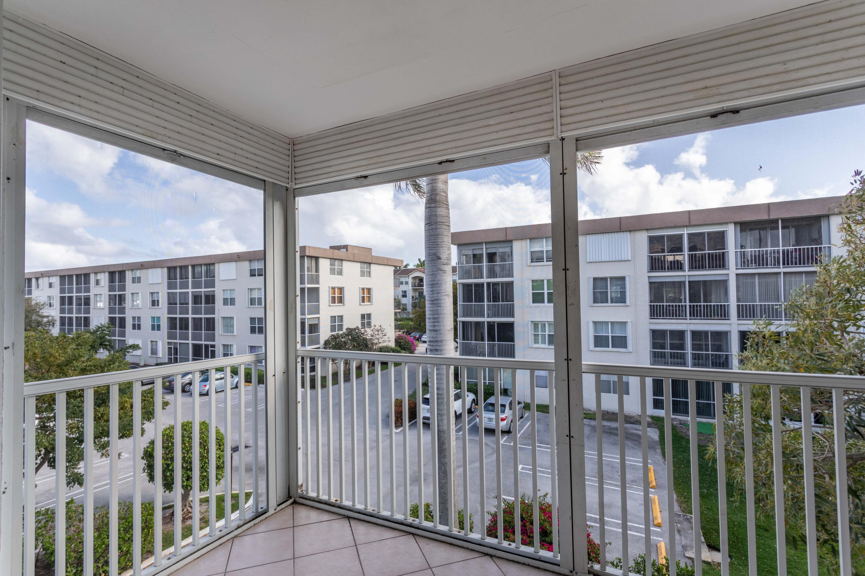 2012 S Federal Highway 301