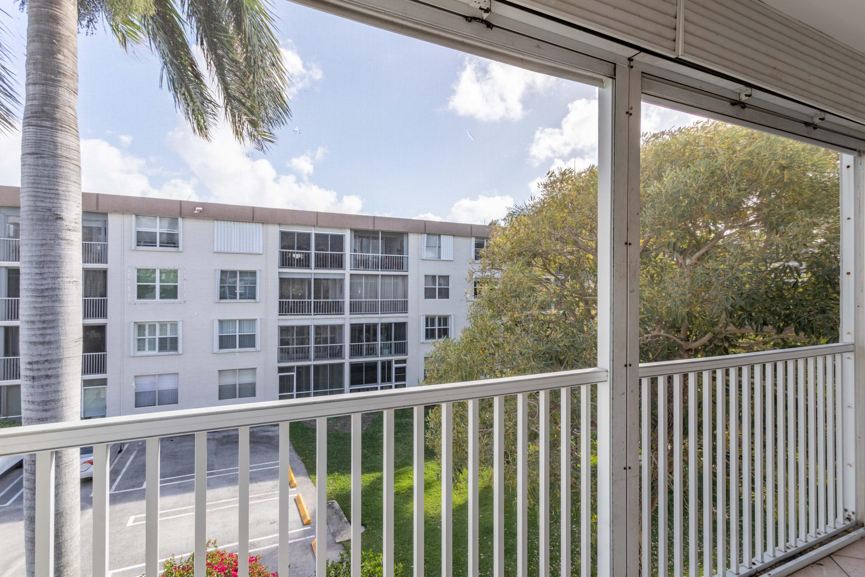 2012 S Federal Highway 301