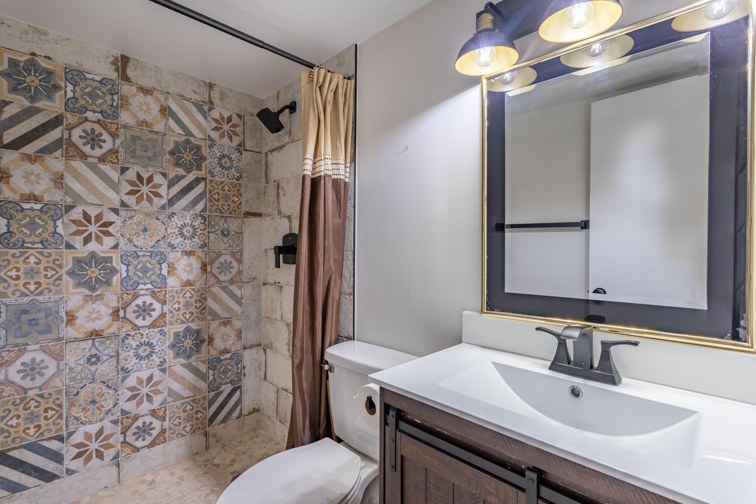 2012 S Federal Highway 301