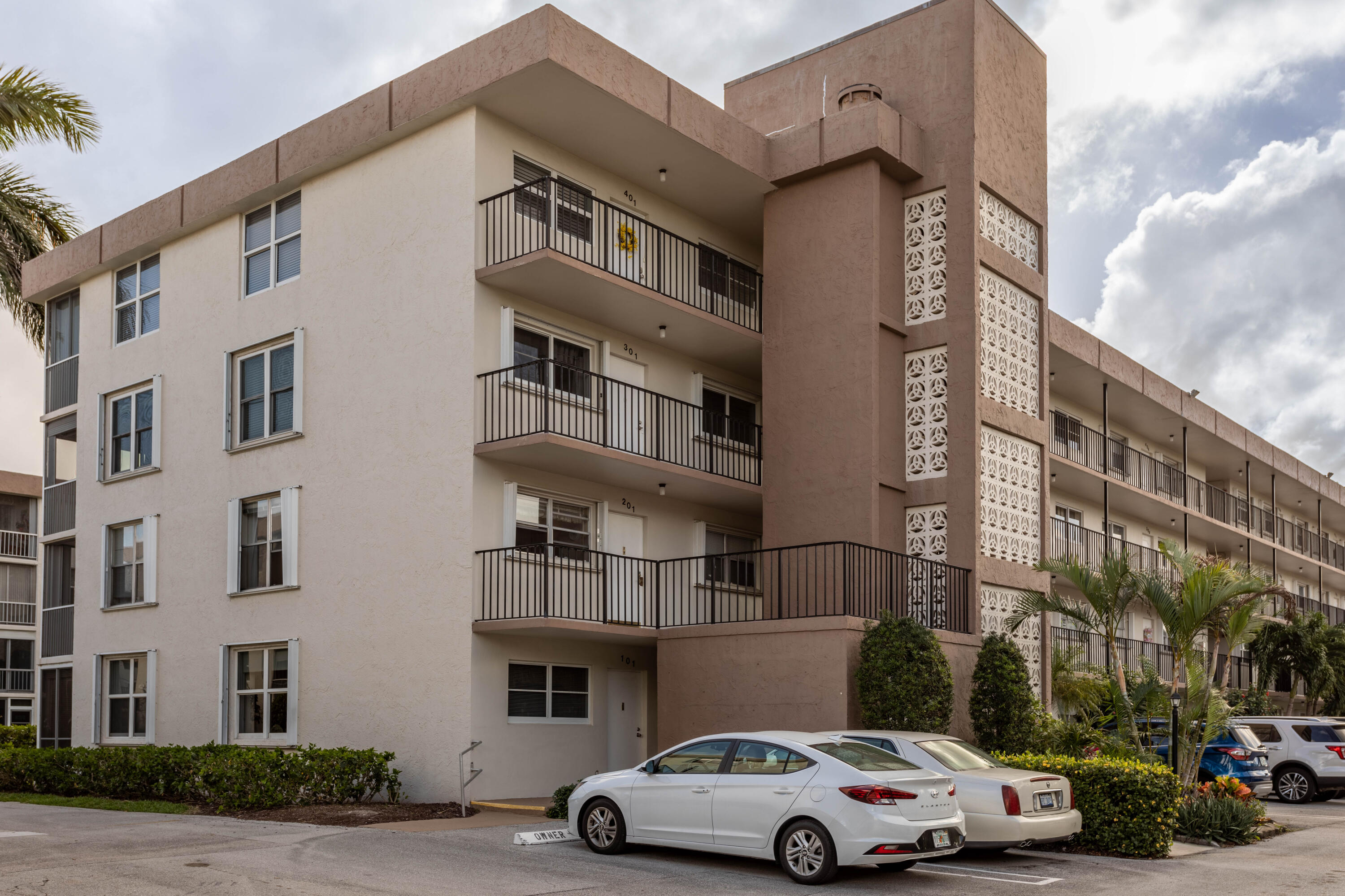 2012 S Federal Highway 301