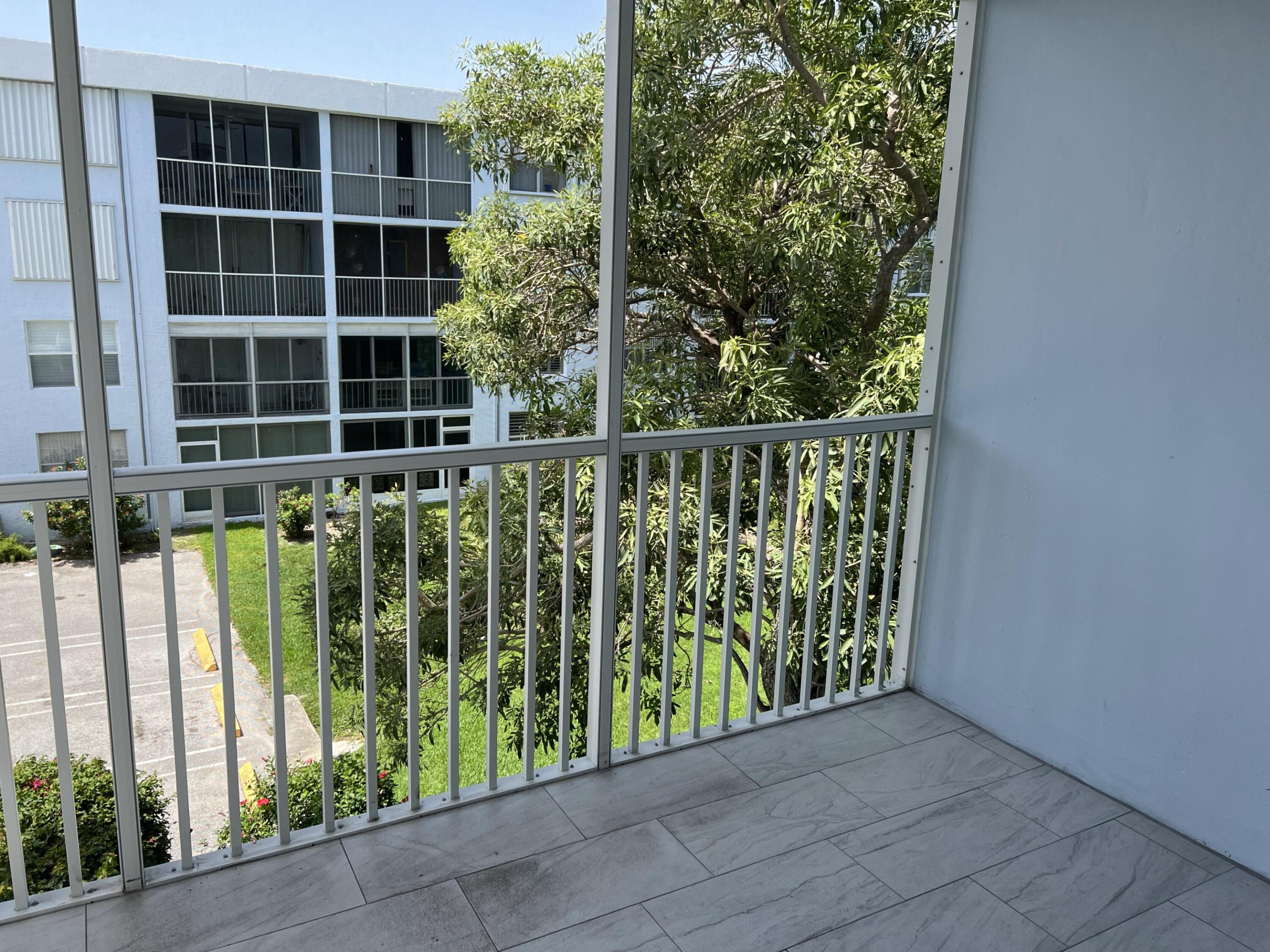 2012 S Federal Highway 301