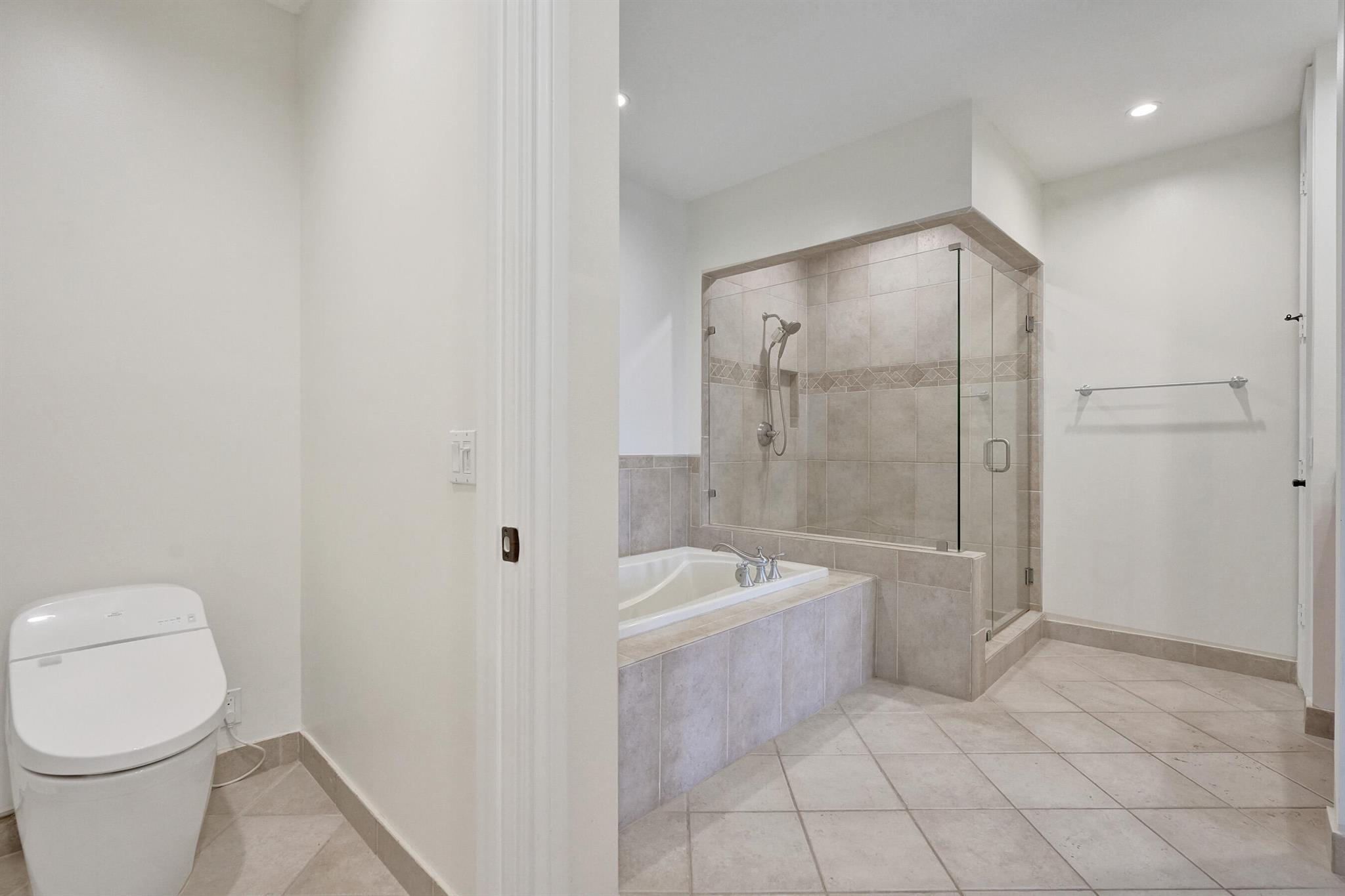 200 NE 2nd Avenue 410