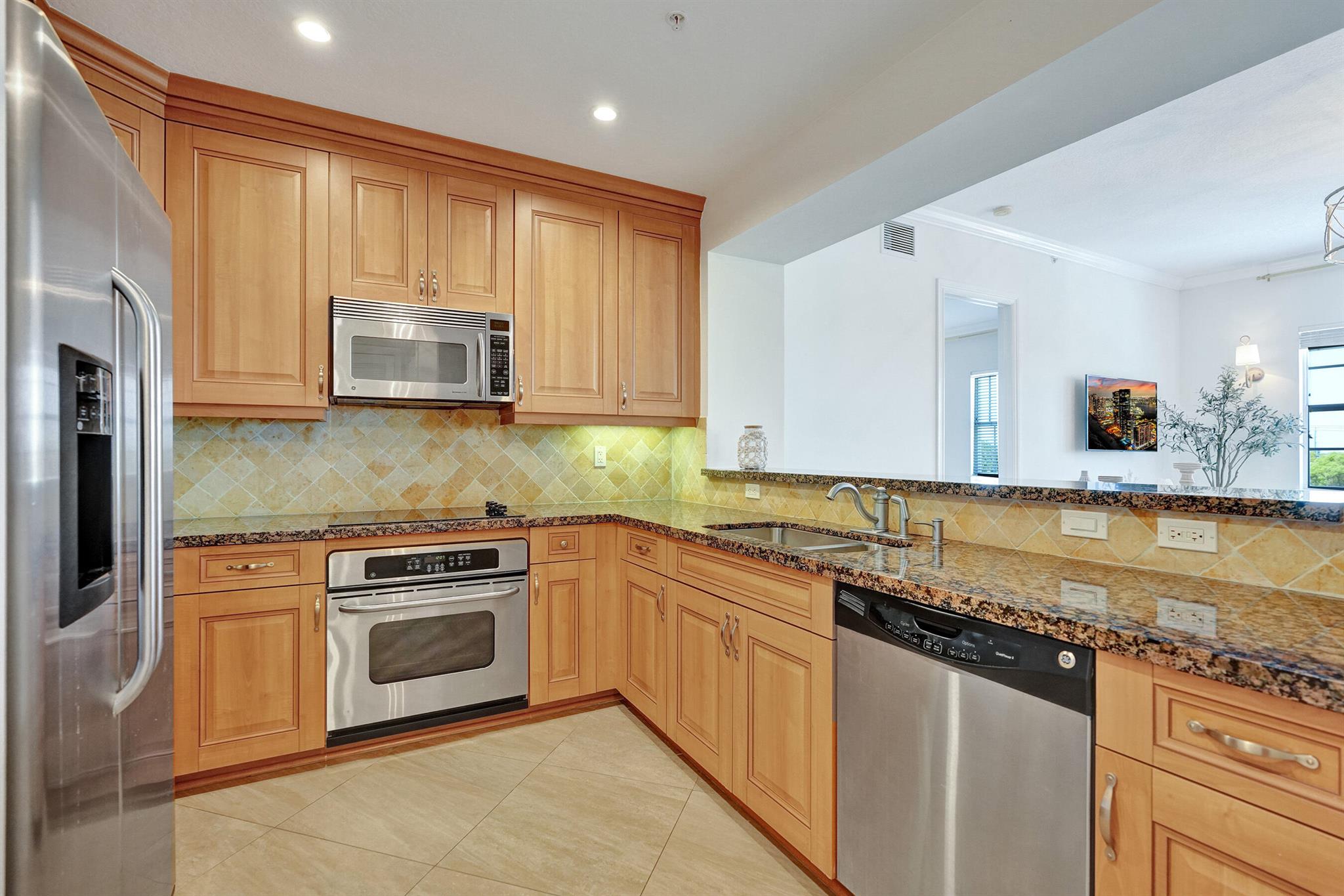 200 NE 2nd Avenue 410