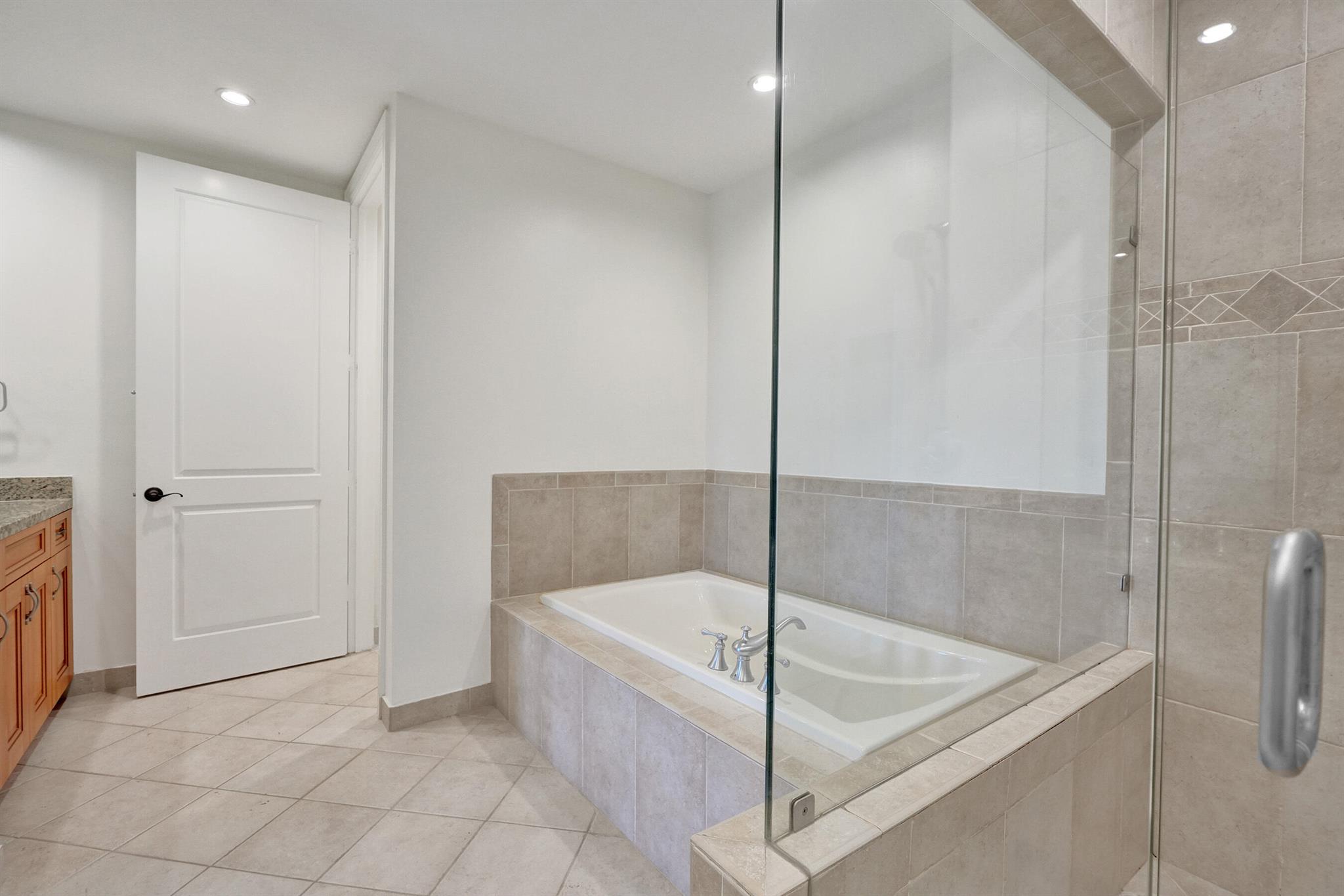 200 NE 2nd Avenue 410