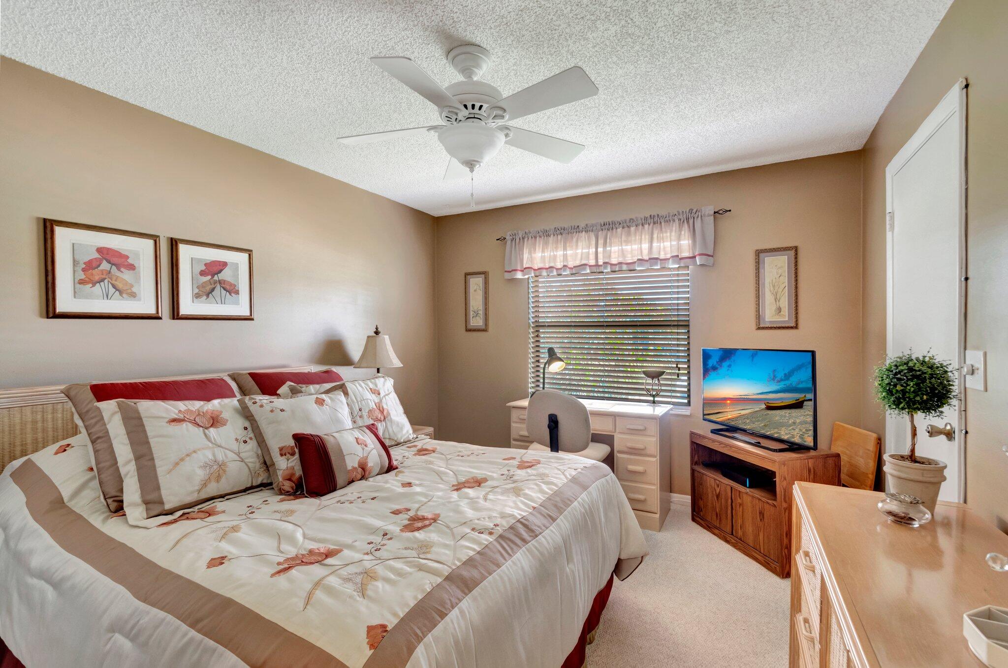 7202 Golf Colony Court 203, Lake Worth Unit: 203