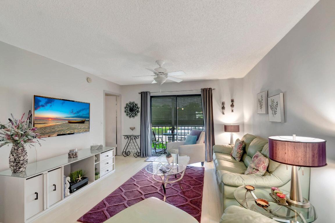 7202 Golf Colony Court 203, Lake Worth Unit: 203