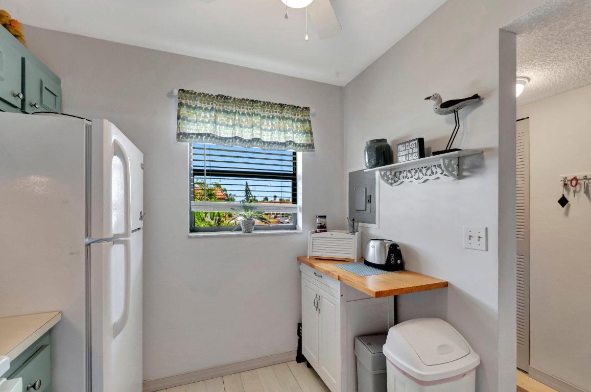 7202 Golf Colony Court 203, Lake Worth Unit: 203