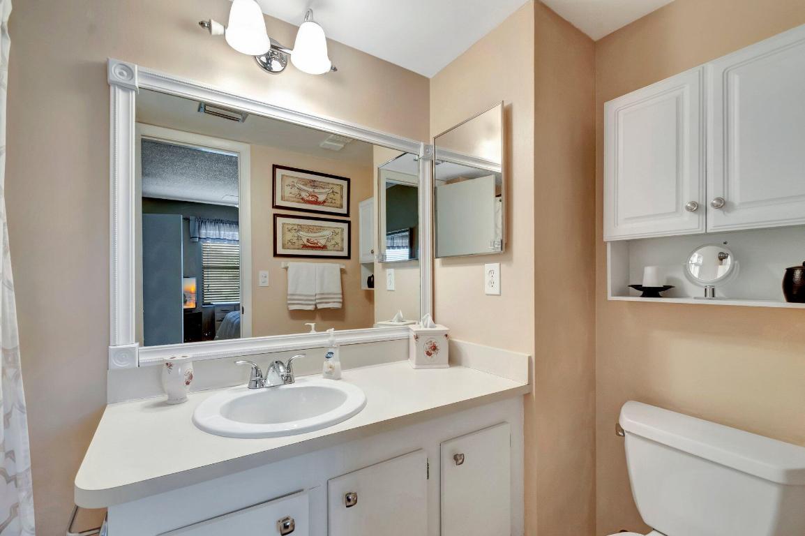 7202 Golf Colony Court 203, Lake Worth Unit: 203