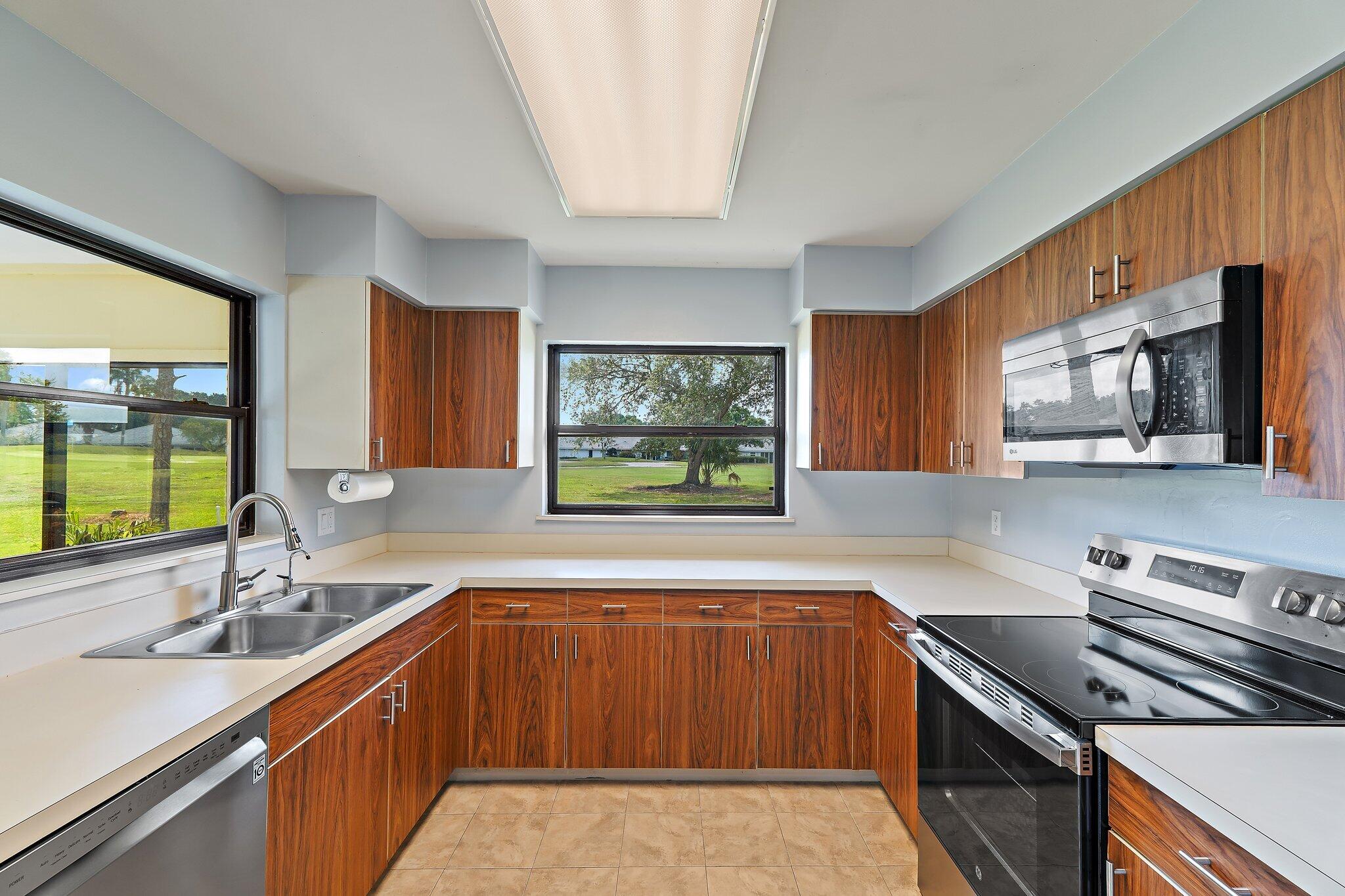 2711 SW Egret Pond Circle