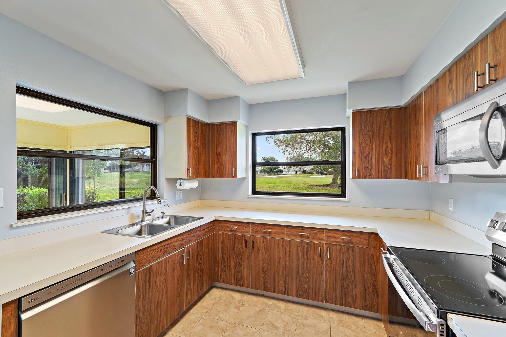 2711 SW Egret Pond Circle