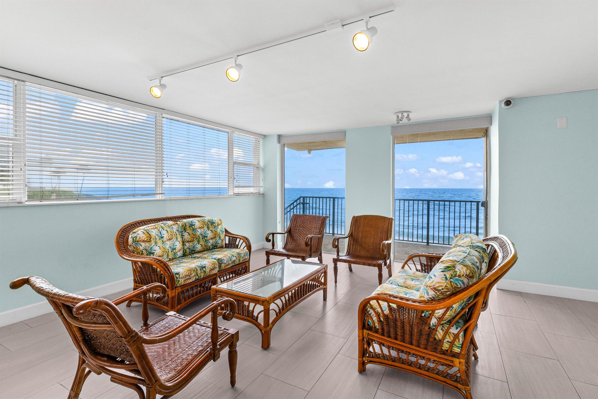 1237 Hillsboro Mile 101