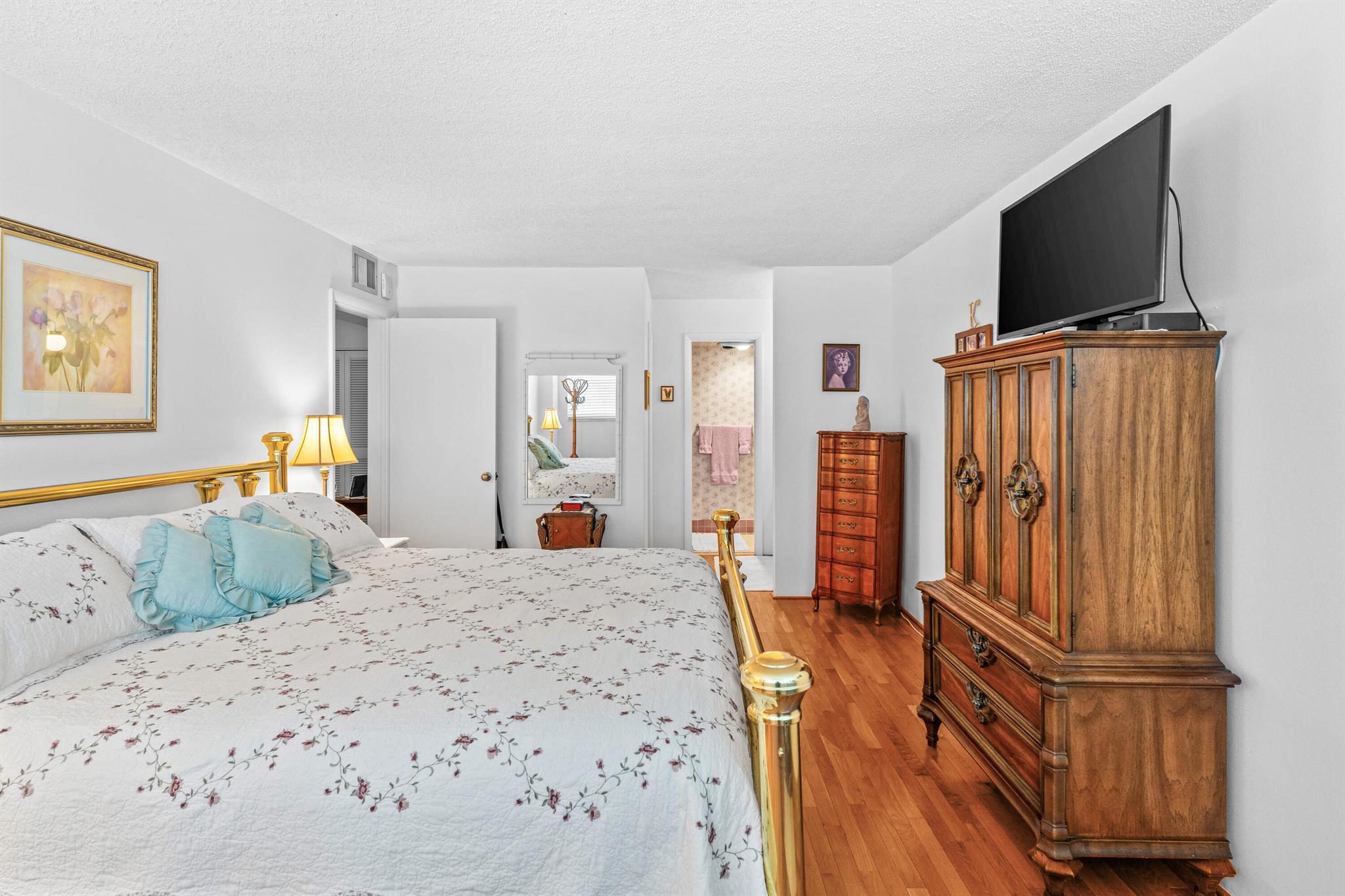 1237 Hillsboro Mile 101